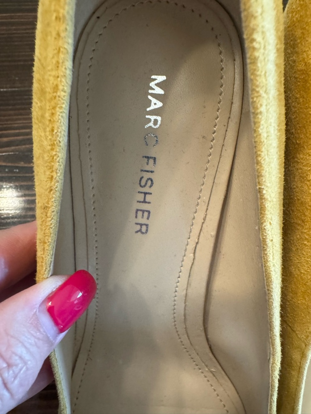 NWOB Marc Fisher Mustard Suede Pointed Toe Block Heel Pumps Size 8 - Picture 4 of 6